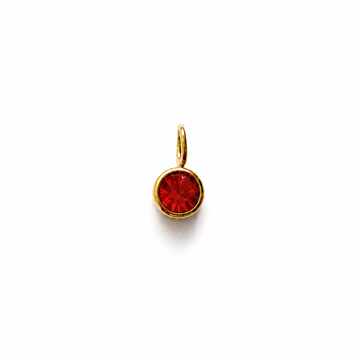 Amuleto Zircão Vermelho - Dourado